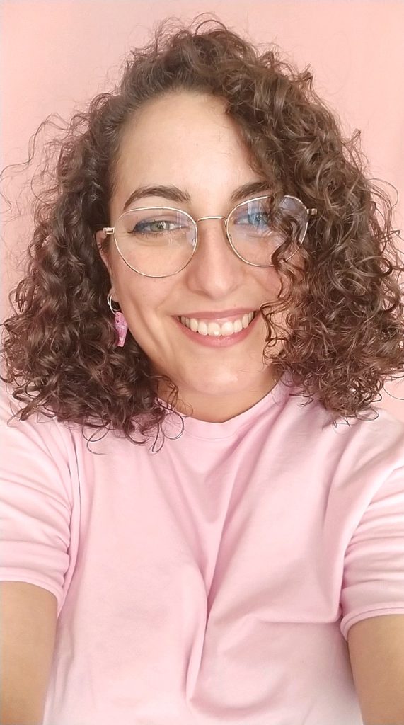 Foto ana pelo corto y tonos rosas