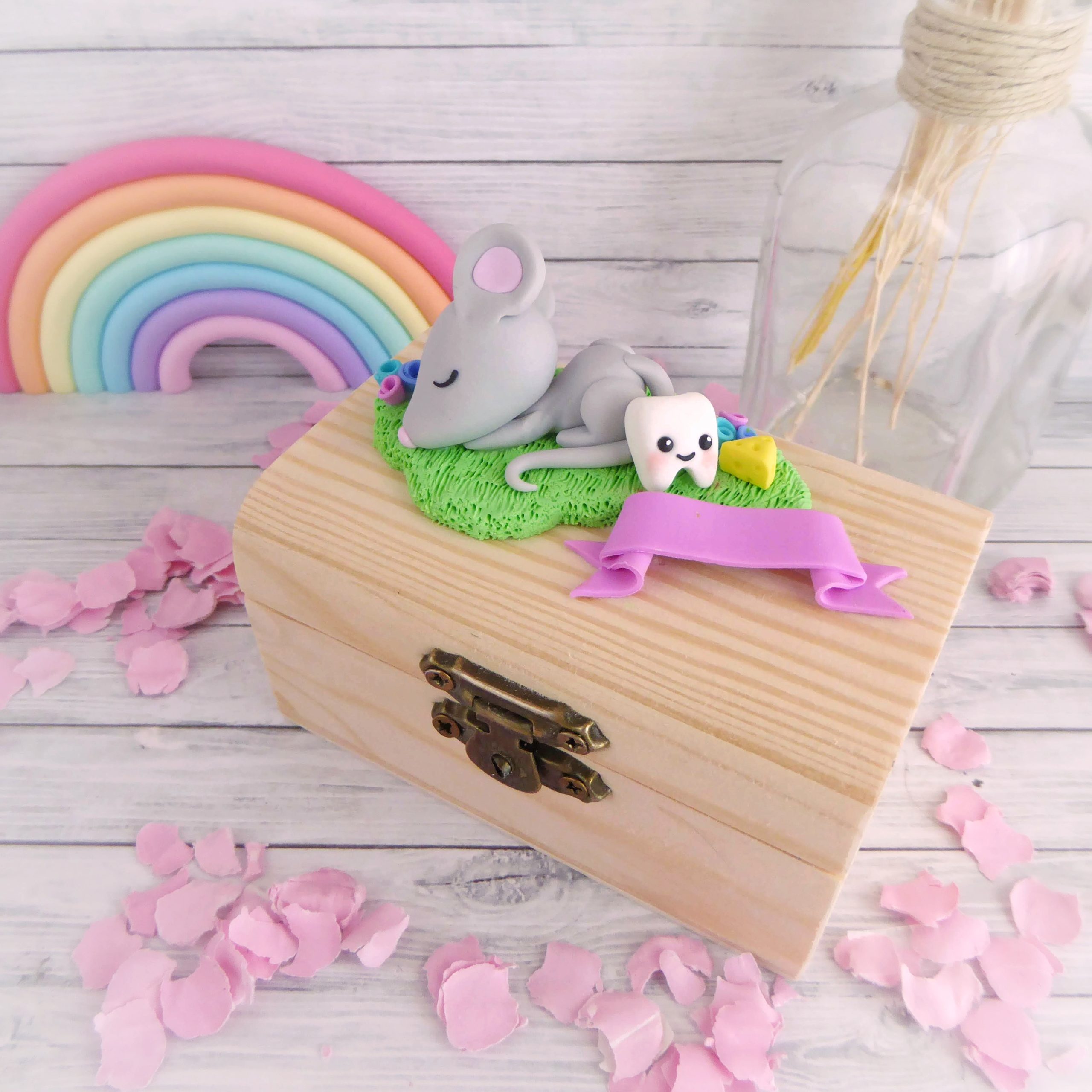 Cajita guardadientes "Ratoncito en el jardin"