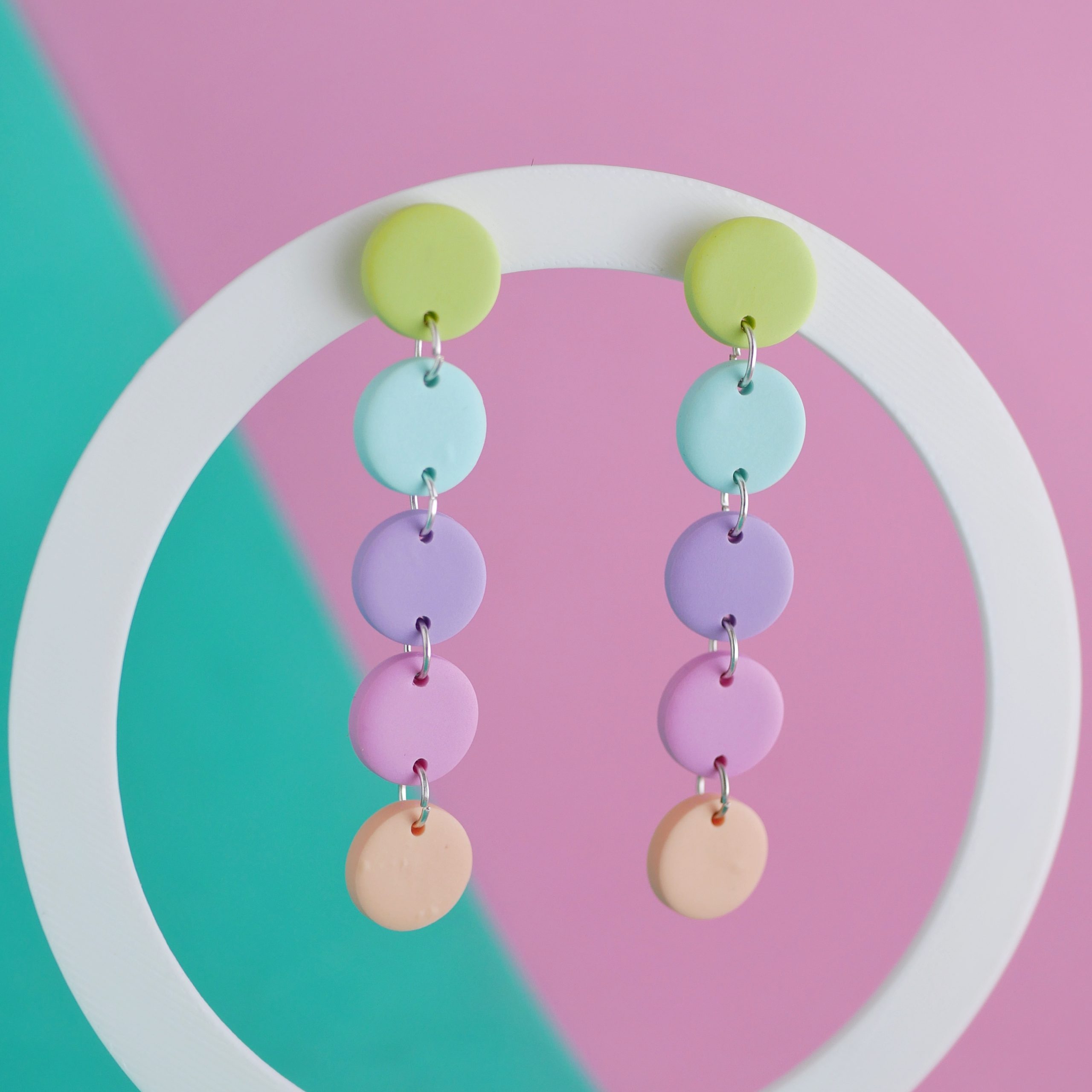 Pendientes ‘Confeti’ – Colores pastel colgantes