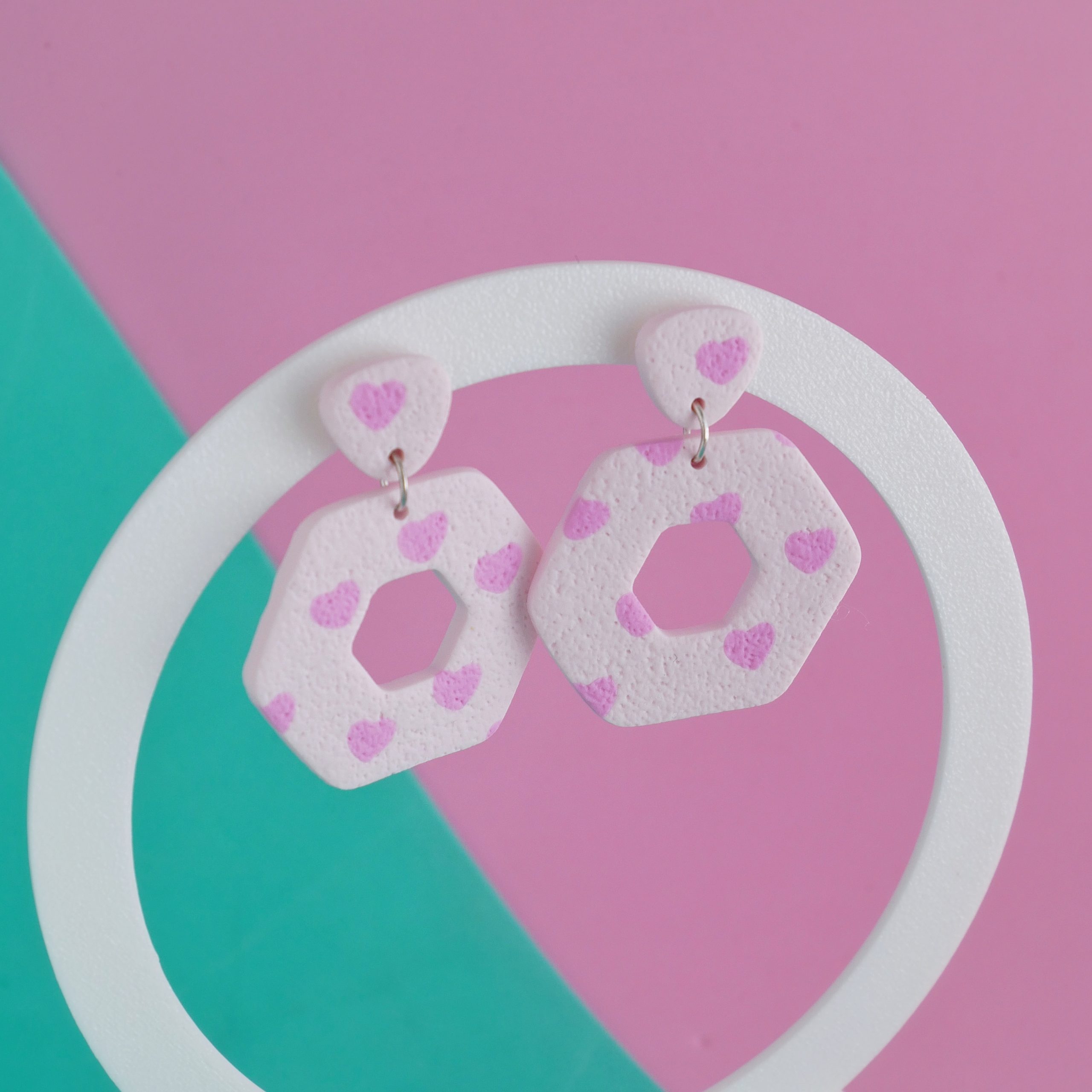 Pendientes ‘Corazón de Azúcar’ – Hexágonos con corazones